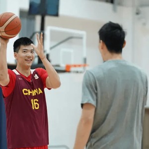 博鱼体育官方网站-焦泊乔半场出战8分钟，投篮5中3、罚球2中2得到8分2篮板
